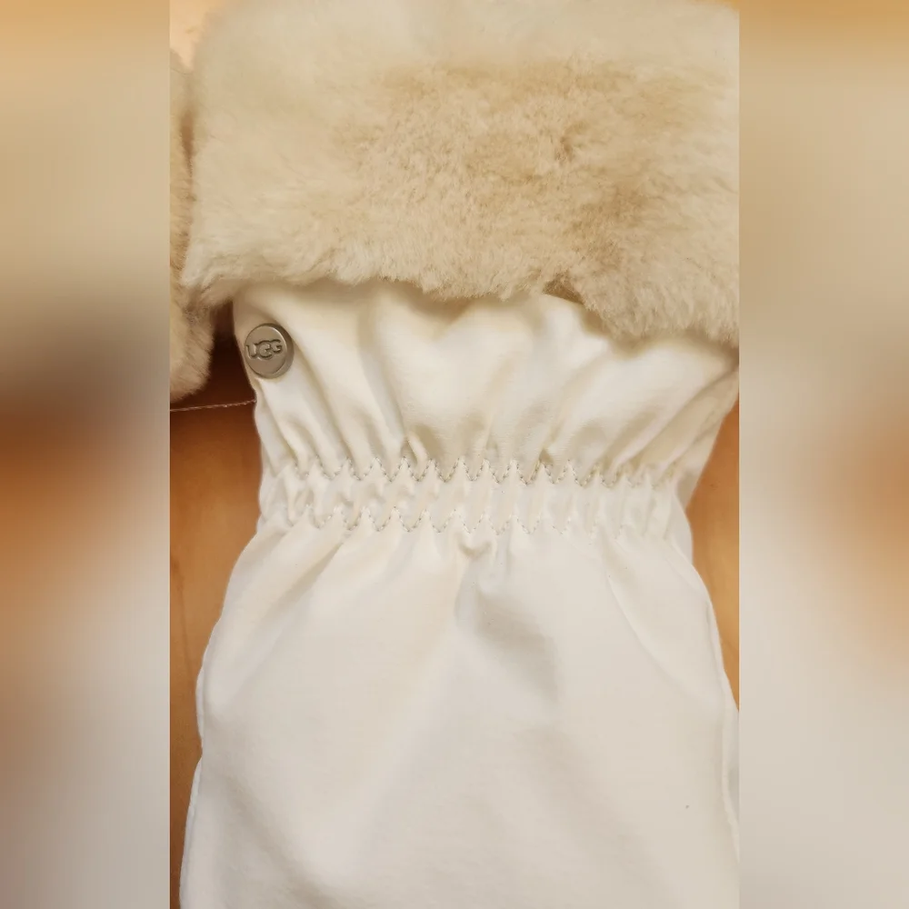 🎁UGG quilted women's white gloves with leather trim L/XL - Picture 11 of 13